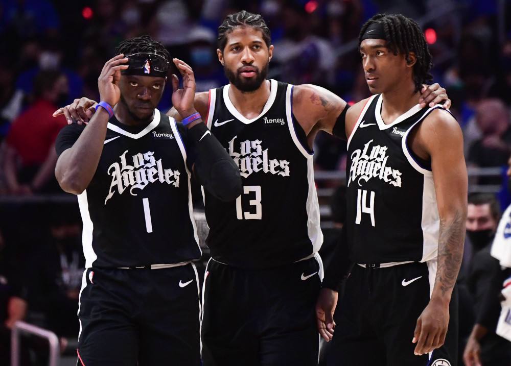 半场战报：多特2-0斯图加特，埃姆雷-詹点射，拜尔破门（半场快讯：多特2-0领先斯图加特，埃姆雷-詹点射建功，拜尔再下一城）