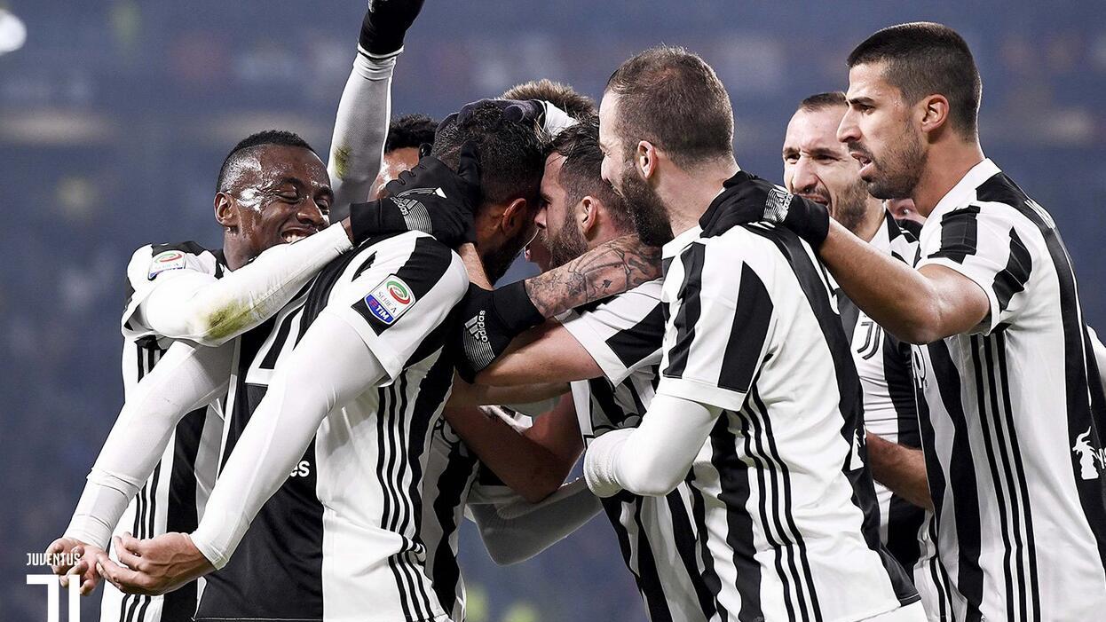 扎戈：托蒂睡觉打呼噜还说梦话；吐西蒙尼口水是因他故意挑衅（扎戈称：托蒂睡觉会打鼾还爱说梦话；向西蒙尼吐口水因对方刻意挑衅）