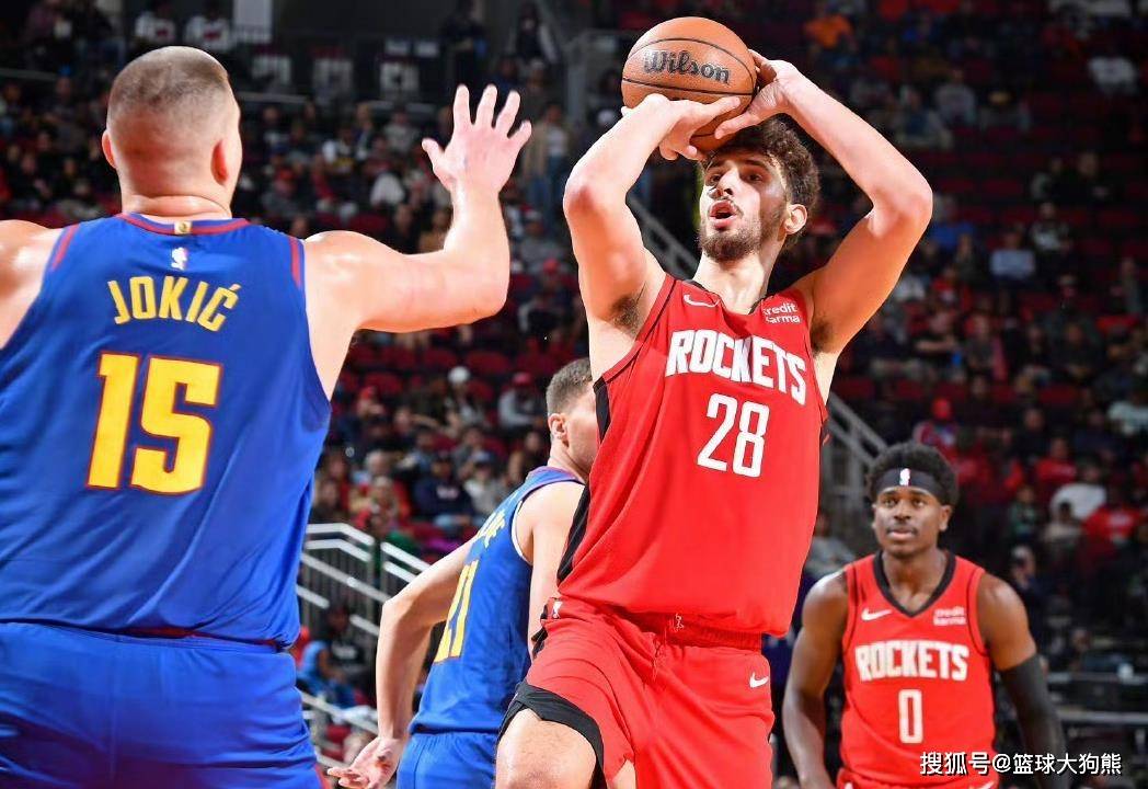 本世纪德甲戴帽数前10：莱万384场16次第1，凯恩76场10次第3（德甲本世纪帽子戏法榜前十：莱万384战16帽居首，凯恩76战10帽列第3）