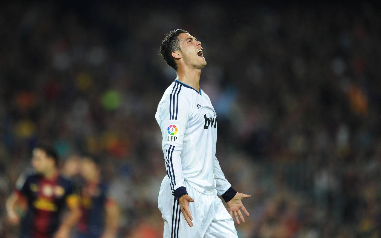 庆祝欧洲杯夺冠，英格兰女足前锋凯莉在伦敦街头跳舞（英格兰女足前锋凯莉伦敦街头起舞，庆祝欧洲杯夺冠）